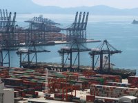 Yatian Limanı’na gemi girişleri, fırtına nedeniyle durduruldu