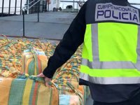 Atlas Okyanusu'nda yelkenli teknede 5 ton uyuşturucu ele geçirildi