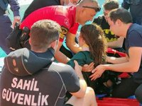 Denize düşen Ukraynalı paraşütçüyü Sahil Güvenlik ekipleri kurtardı