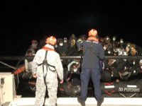 Kuşadası açıklarında 48 düzensiz göçmen kurtarıldı