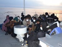 İzmir açıklarında 234 göçmen kurtarıldı