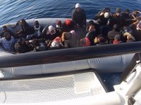 İzmir açıklarında 44 düzensiz göçmen kurtarıldı