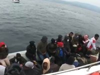 Çanakkale açıklarında 40 düzensiz göçmen kurtarıldı