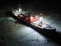 Kuzey Buz Denizi aniden dondu, gemiler buzda sıkıştı