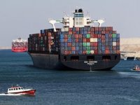 Küresel ticaretin yüzde 12'si Süveyş Kanalı'ndan geçiyor