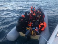 Çanakkale açıklarında 47 düzensiz göçmen kurtarıldı