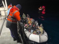 İzmir açıklarında 50 düzensiz göçmen yakalandı