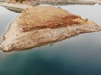 Atatürk Barajı’nda sular çekildi, 4 bin yıllık höyük ortaya çıktı