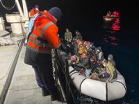 Dikili açıklarında 50 düzensiz göçmen yakalandı