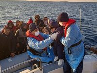 İzmir açıklarında 102 düzensiz göçmen kurtarıldı