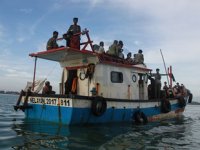 Endonezya, 120 Arakanlı’nın karaya çıkmasına izin verdi