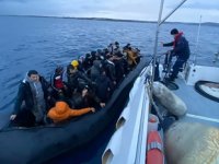 İzmir açıklarında 157 düzensiz göçmen kurtarıldı