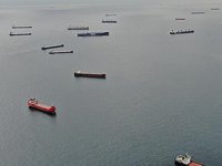 Marmara Denizi’nde bekleyen gemiler, yoğunluk oluşturdu