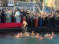 Haliç'te haç çıkarma töreni düzenlendi