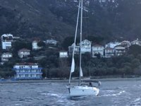 Hayırsızada'da karaya oturan tekne kurtarıldı