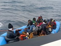 İzmir açıklarında 38 düzensiz göçmen kurtarıldı