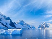 Eriyen dev buz dağından 152 milyar ton su yayıldı