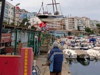 Mudanya’da limandaki tekneler battı