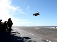 F-35B savaş uçağı, ilk kez USS Tripoli amfibi hücum gemisine indi