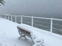 Yunanistan’ın batısında kar yağışı sonrası deniz dondu