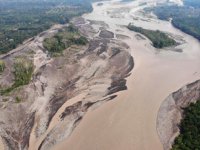 Ekvador'daki petrol sızıntısı Amazon Nehri'ni tehdit ediyor