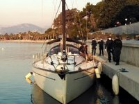 Milas’ta 15 metrelik yelkenli tekneden 111 düzensiz göçmen çıktı