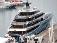 Aviva isimli yat, akaryakıt ikmali için Fethiye'ye geldi