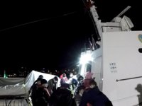 Çeşme açıklarında 17 düzensiz göçmen kurtarıldı