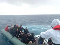 İzmir açıklarında 77 düzensiz göçmen kurtarıldı