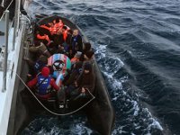 Dalaman’dan botları su alan göçmenler kurtarıldı