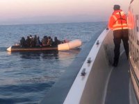 İzmir açıklarında 76 göçmen kurtarıldı