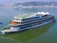 Çin’in elektrikli yolcu gemisi, ilk yolculuğuna çıktı