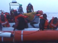 Akdeniz'de göçmenleri taşıyan tekne battı: 90 ölü