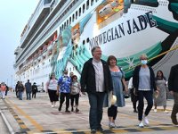 Norwegian Jade ve Emerald Azzurra isimli kruvaziyer gemileri, Kuşadası'na geldi