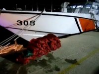 Edirne’de radarla tespit edilen teknede 1 ton kaçak midye ele geçirildi