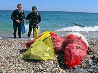Antalya'da denizden çıkan çöpler, dalgıçları şaşırttı