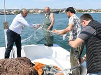 Çanakkaleli jumbo karides avcıları, bolluk beklentisiyle sezona başladı