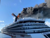 Grand Turk Adası'nda Carnival Freedom yolcu gemisinde yangın çıktı