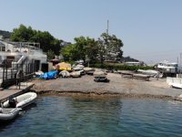 Burgazada'da kıyıya toprak dökülerek dolgu yapıldı