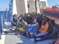 İzmir açıklarında 43 göçmen kurtarıldı