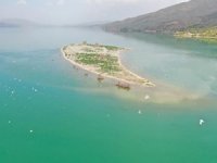 35 dönümlük ada, tavşan ve martılara ev sahipliği yapıyor