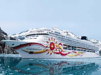 ‘Norwegian Sun’ isimli gemi, buzdağına çarptı