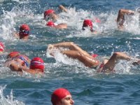 157 sporcu, İzmit Körfezi'nde 2 bin 622 metre kulaç attı