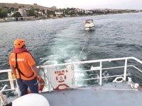 Büyükçekmece açıklarında sürüklenen tekne kurtarıldı