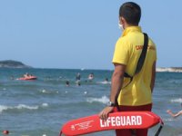 KOSKEM ekipleri, sahillerde 225 kişiyi boğulmaktan kurtardı