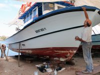 Balıkçılar, yeni av sezonuna teknelerine bakım yaparak hazırlanıyor