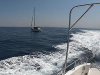 Didim’de yelkenli tekne içerisindeki 33 düzensiz göçmen kurtarıldı