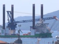 Sea Installer isimli platform, Çanakkale Boğazı'ndan geçti