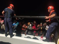 İzmir açıklarında 146 düzensiz göçmen kurtarıldı