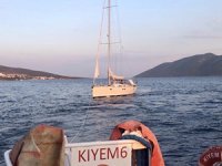 Bodrum'da sürüklenen teknenin imdadına Kıyı Emniyeti yetişti